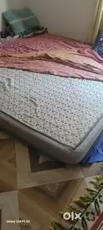 Mattress 6 inch (72*78 size) Sleepspa brand only 3 year old