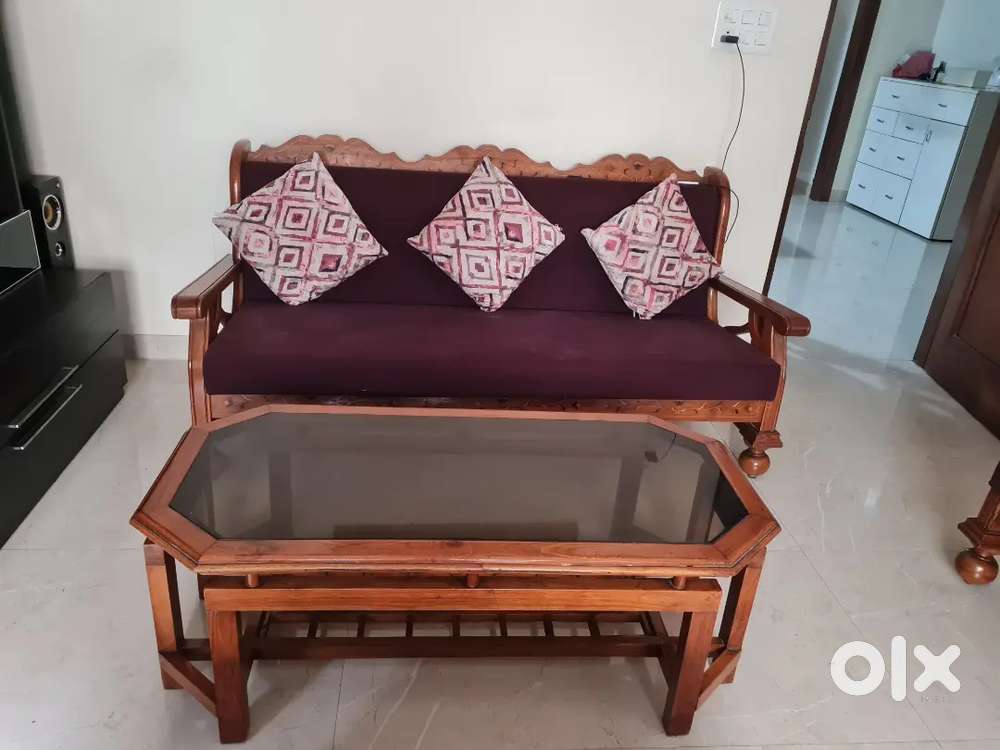 5 seater sofa and center table