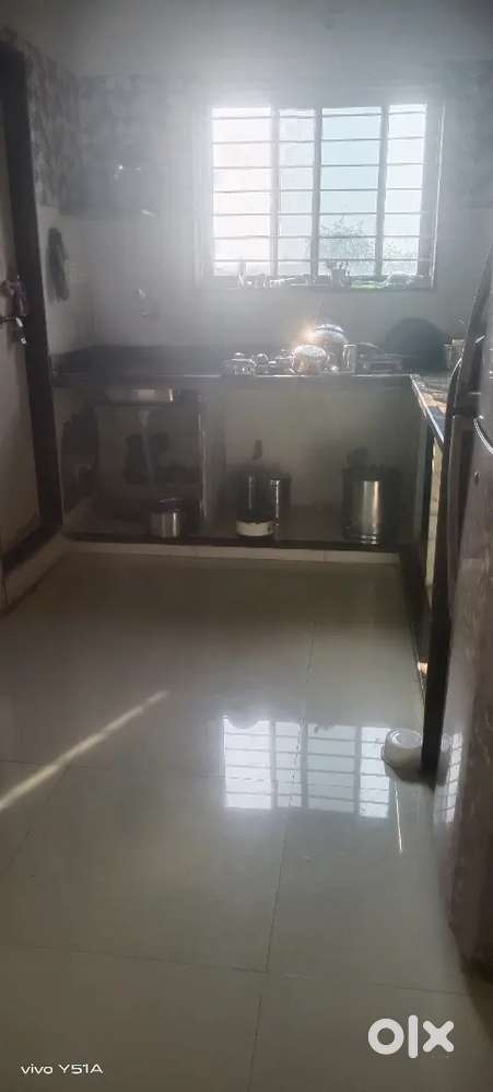 Girl flatmate required