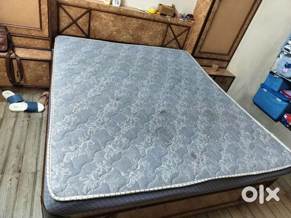 Want to sell my bed sleep well company matress urgently