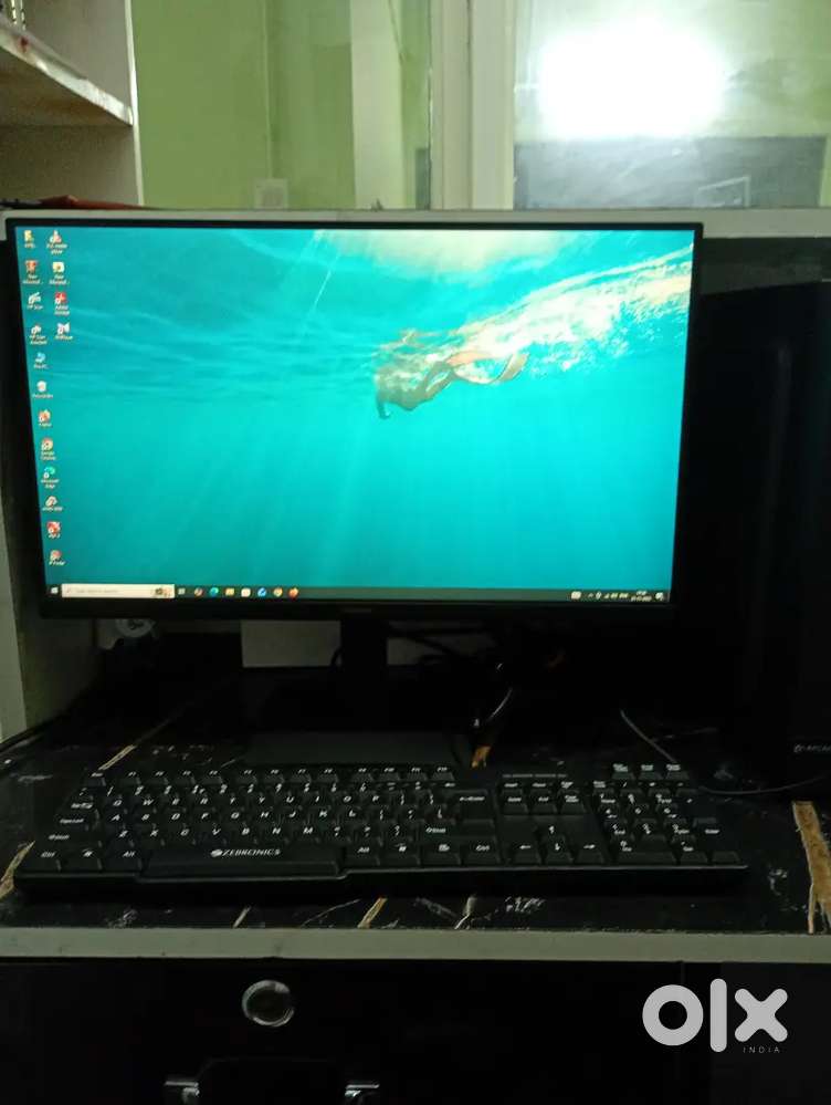 Female candidate with computer knowledge