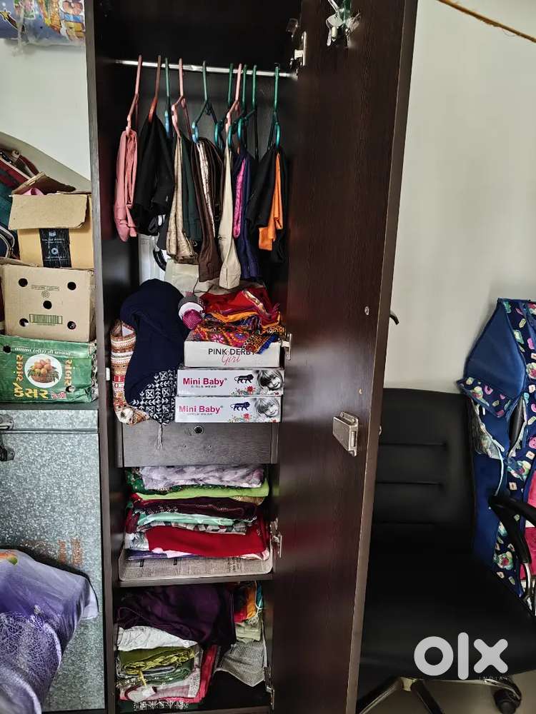 Wooden Wardrobe with Mirror & Storage Drawers – Excellent Condition