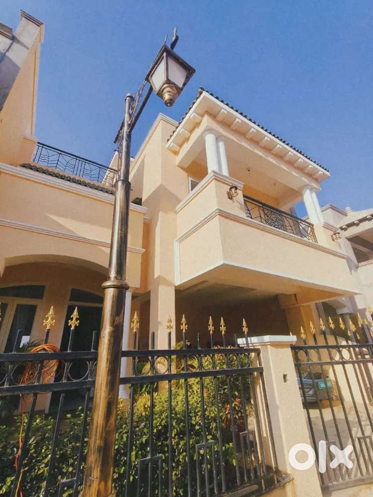 Female Roommate needed