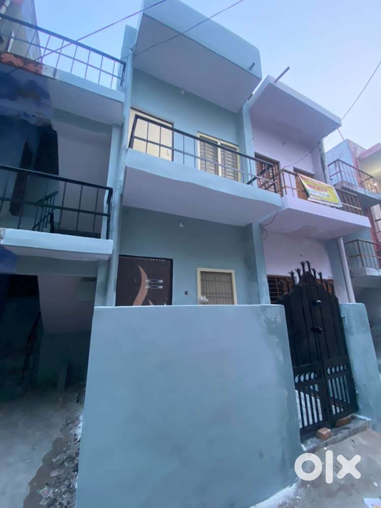 Semi funished one bhk with kitchen & attached western washroom 2 floor