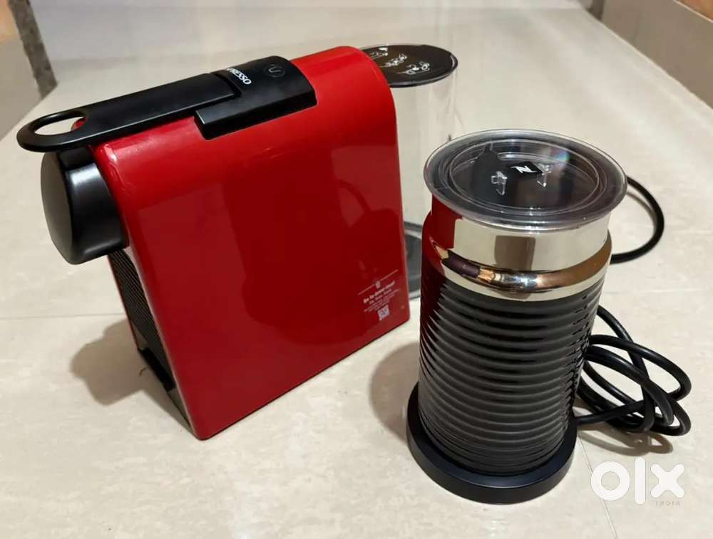 Nespresso De'Longhi Espresso Coffee Machine & Aeroccino 3 Milk Frother