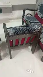 Well maintained Sofa set 3+1+1