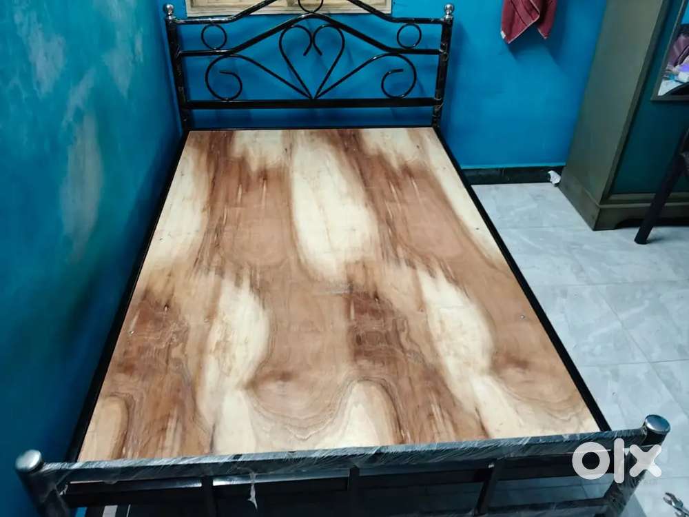 Queen Size Wooden Bed