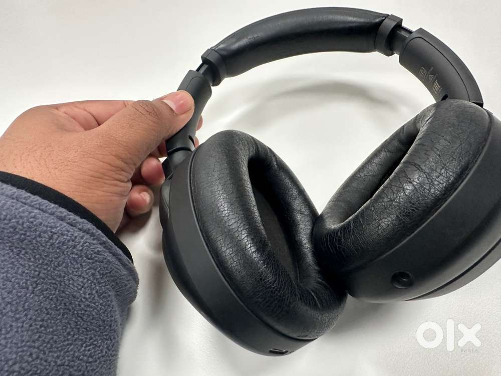 Sony XM4 headphone