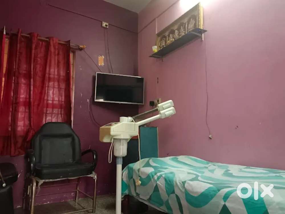 Women's Beauty Parlour for Sale