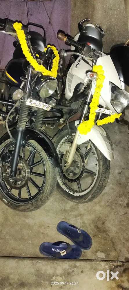 Bajaj avenger 150 cc bike and showroom condition