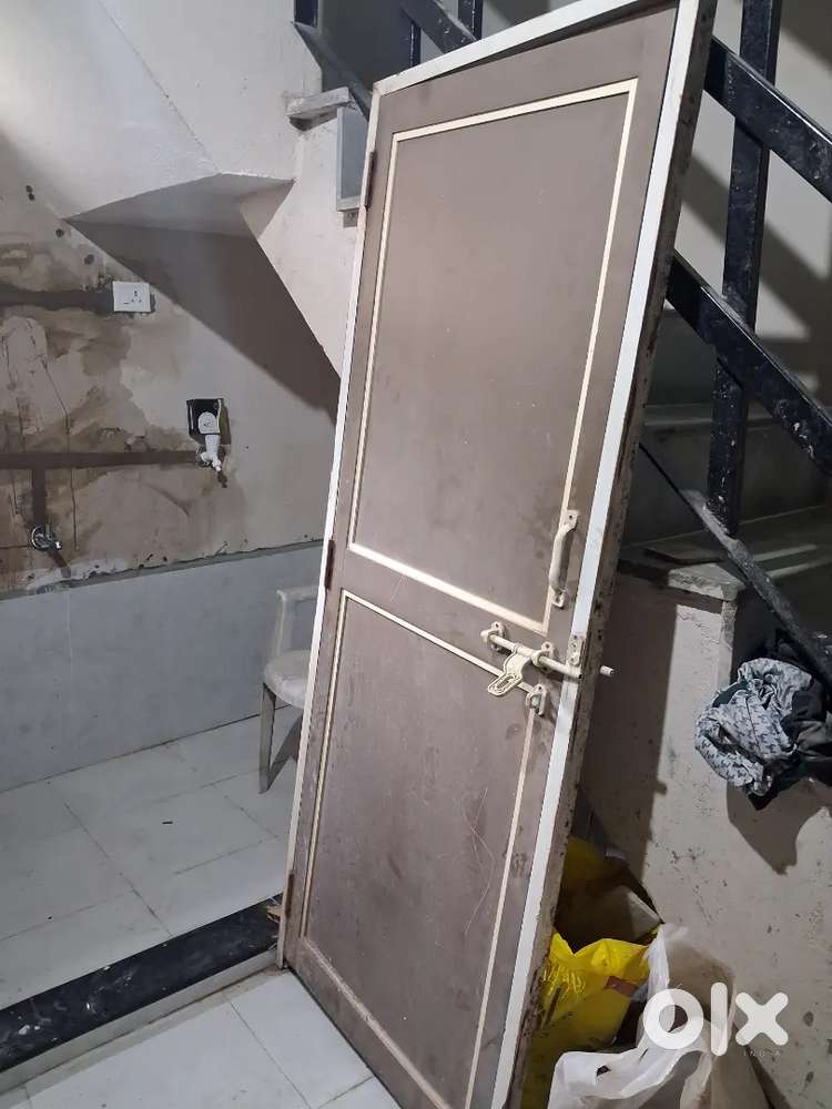 Loha ka gate ha 1 or ek pvc bathroom gate ha sell krn ha