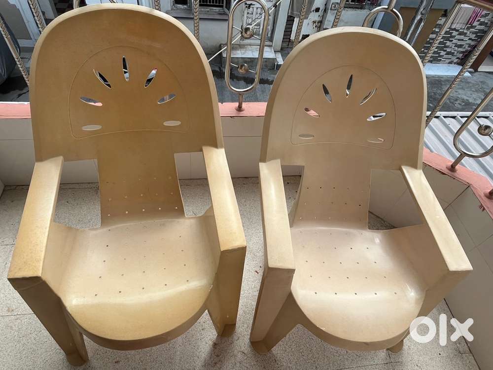 Plastic sofa type chairs 2 No