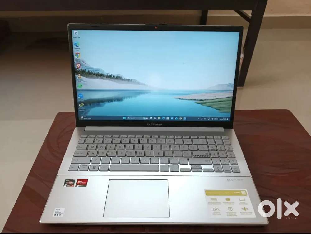 Laptop A1 condition silver colour Asus Vivobook 8gb 512gb