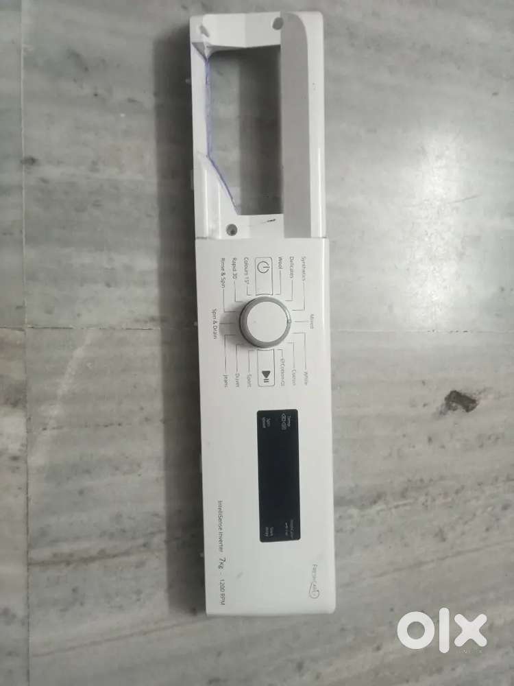 control panel of a Whirlpool 7 kg front-load washing machine. .