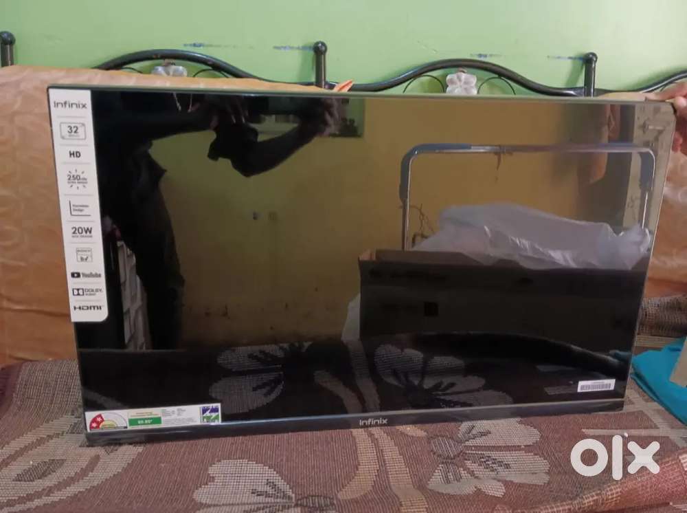 New Box open iniflix 32 inch Smart tv