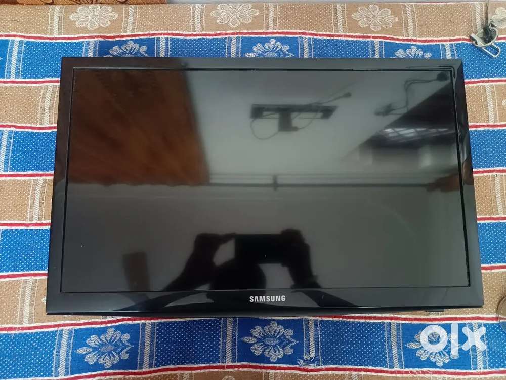 Samsung TV 24 inches LED
