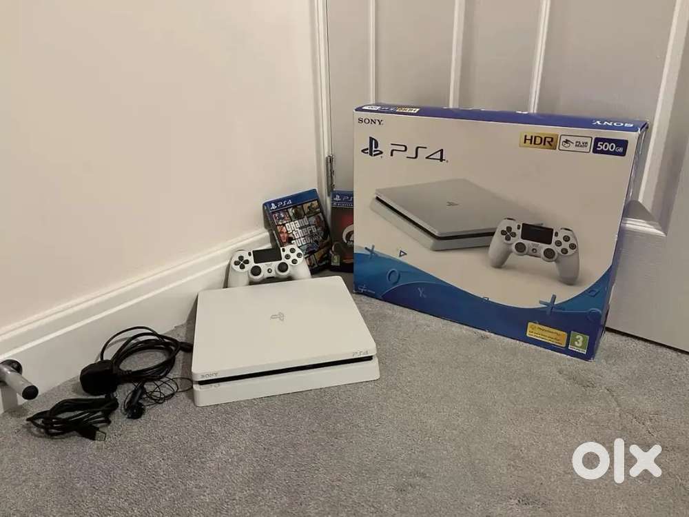 BUNDLE Sony PlayStation 4 Slim 500GB Console in Glacier White with 2