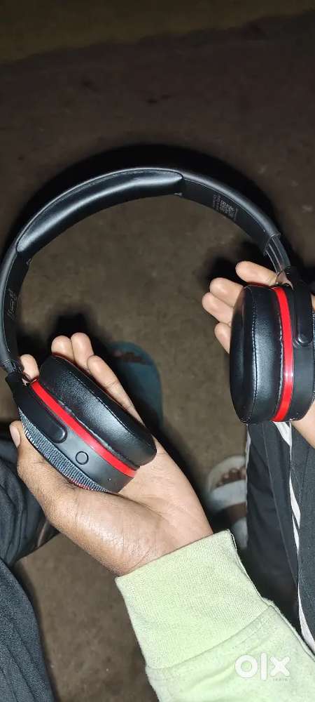 Head phone boat company