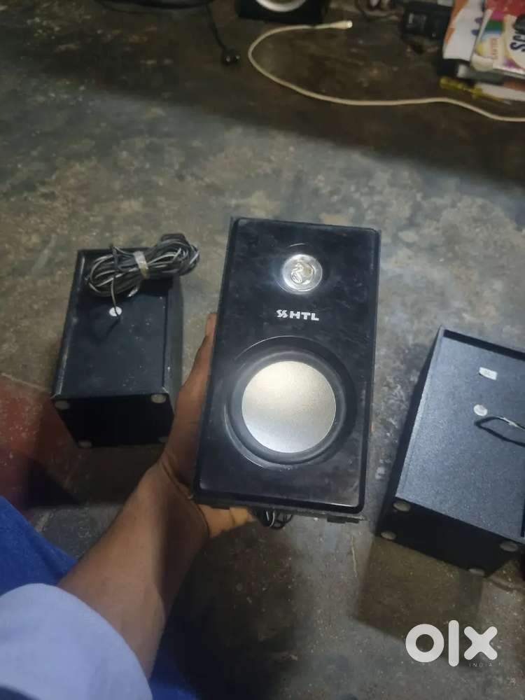 HTL 5 SPAEKERS NEAT CONDITION