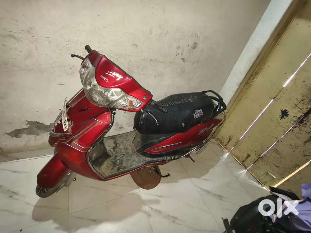 HERO DUET RED COLOUR SCOOTY
