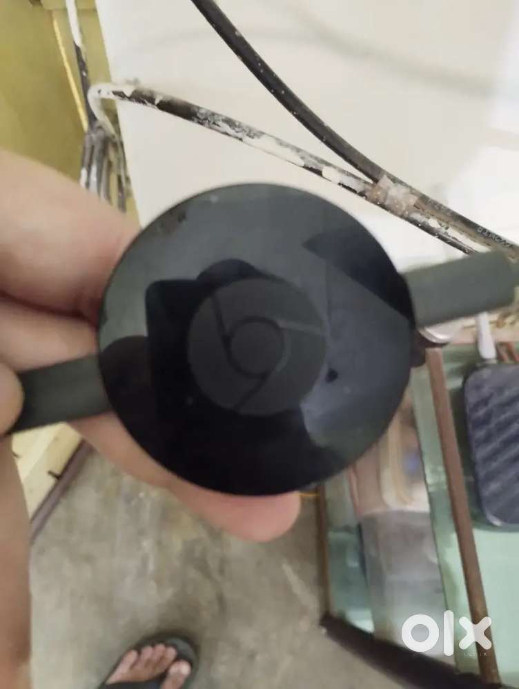 Google chrome cast ( smart tv dongle)