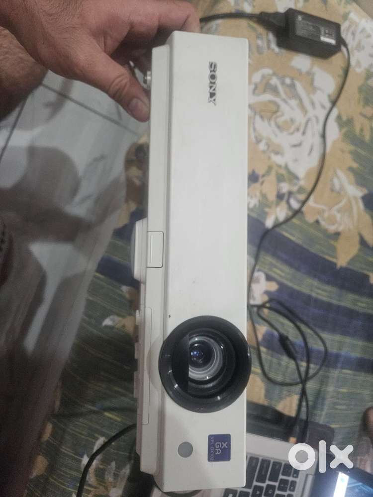 Sony projector with motorised screen