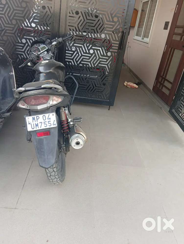 बाइक सिंगल हैंड हैं, टॉप कंडीशन मे,