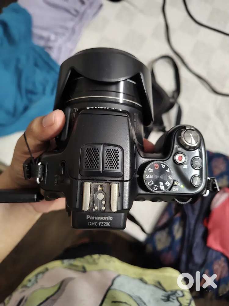 Panasonic FZ200 24x optical zoom bridge camera for sale