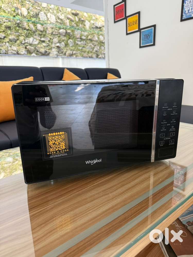 Brand New Whirlpool 20L Autocook Microwave