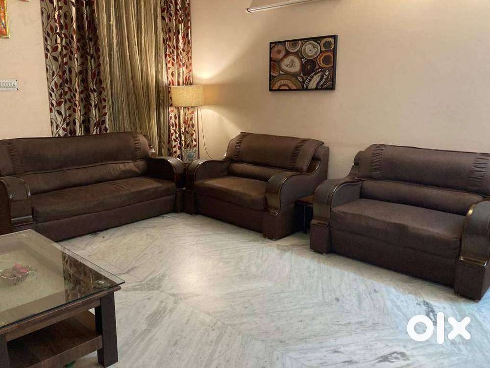 7 seater sofa with center table