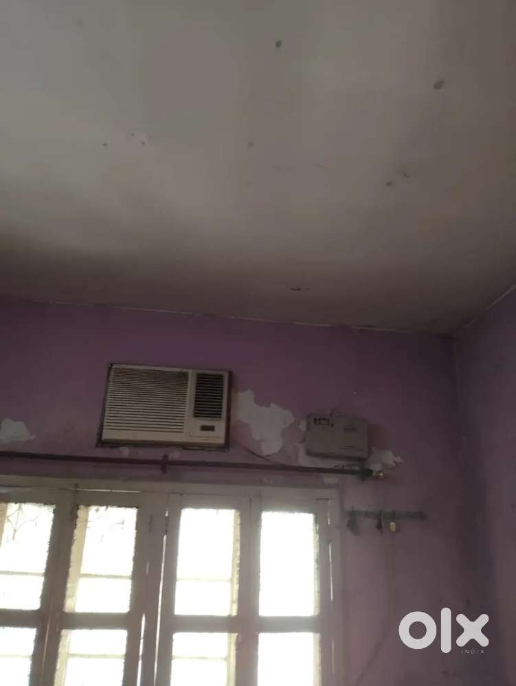 Window AC 1.5 tan ki Voltas company ekadam acchi chal rahi h