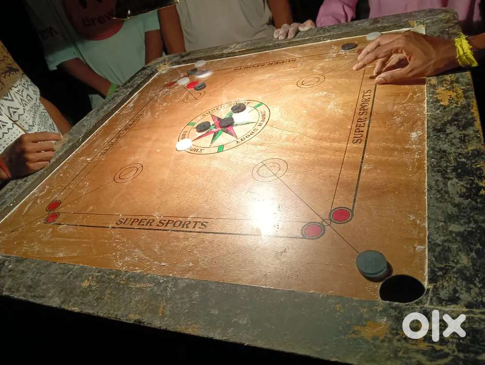 Carrom board