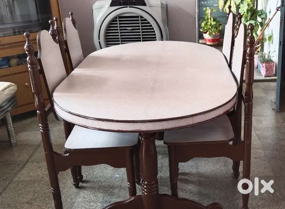 Dinning table with 4 chair