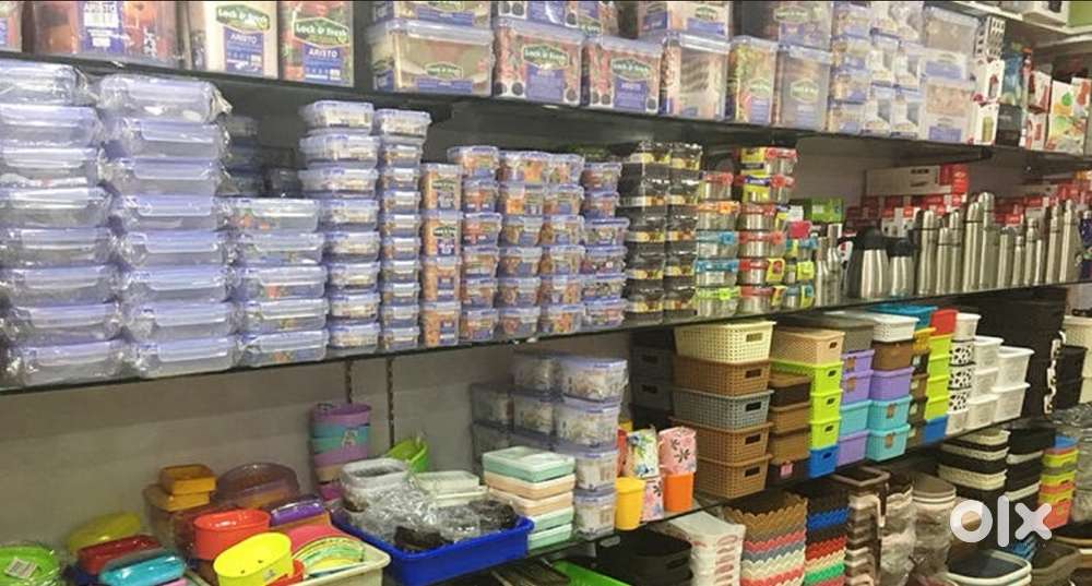 Salesman for household and crockery store