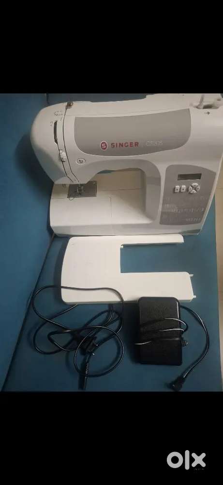 Singer Sewing Machine C5205 – Excellent Condition