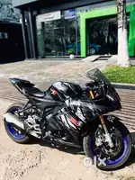 R15 V4 M New Condition