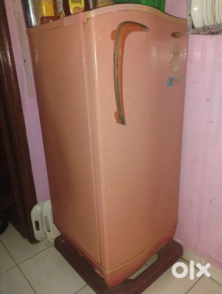 Single-Door Refrigerator – Good Condition  Working Perfectly