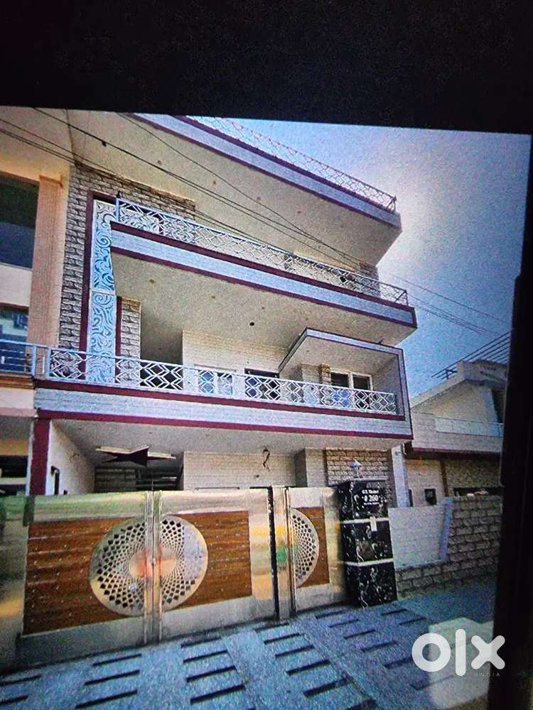 Kothi for urgent sale 10 Marla