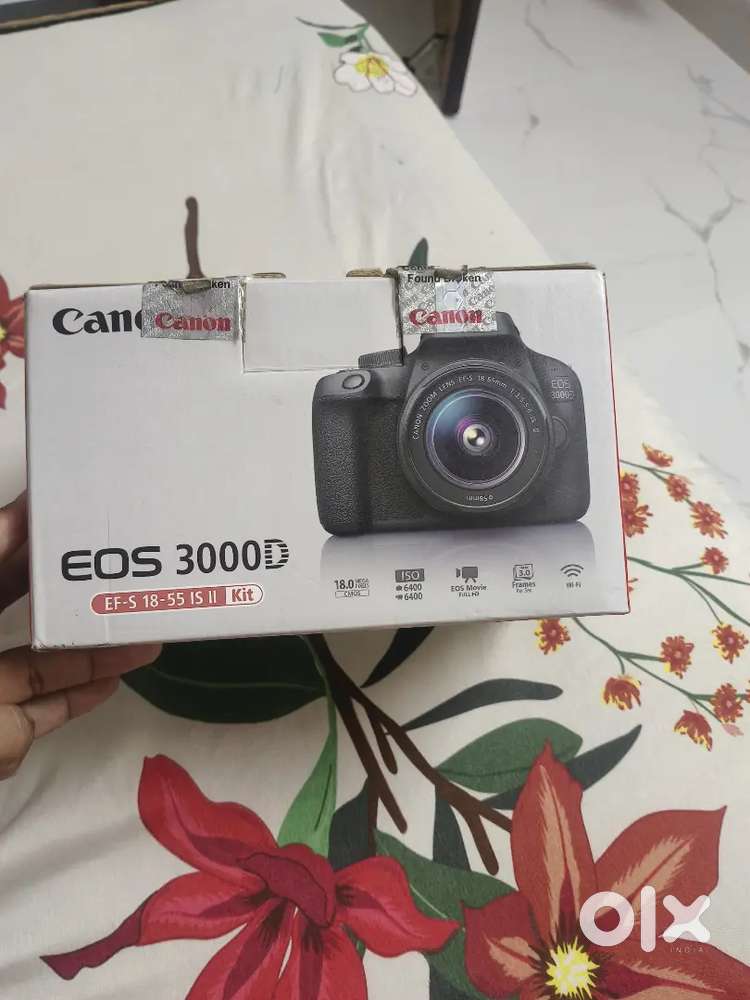 CANON EOS 3000D with 18-55 lens