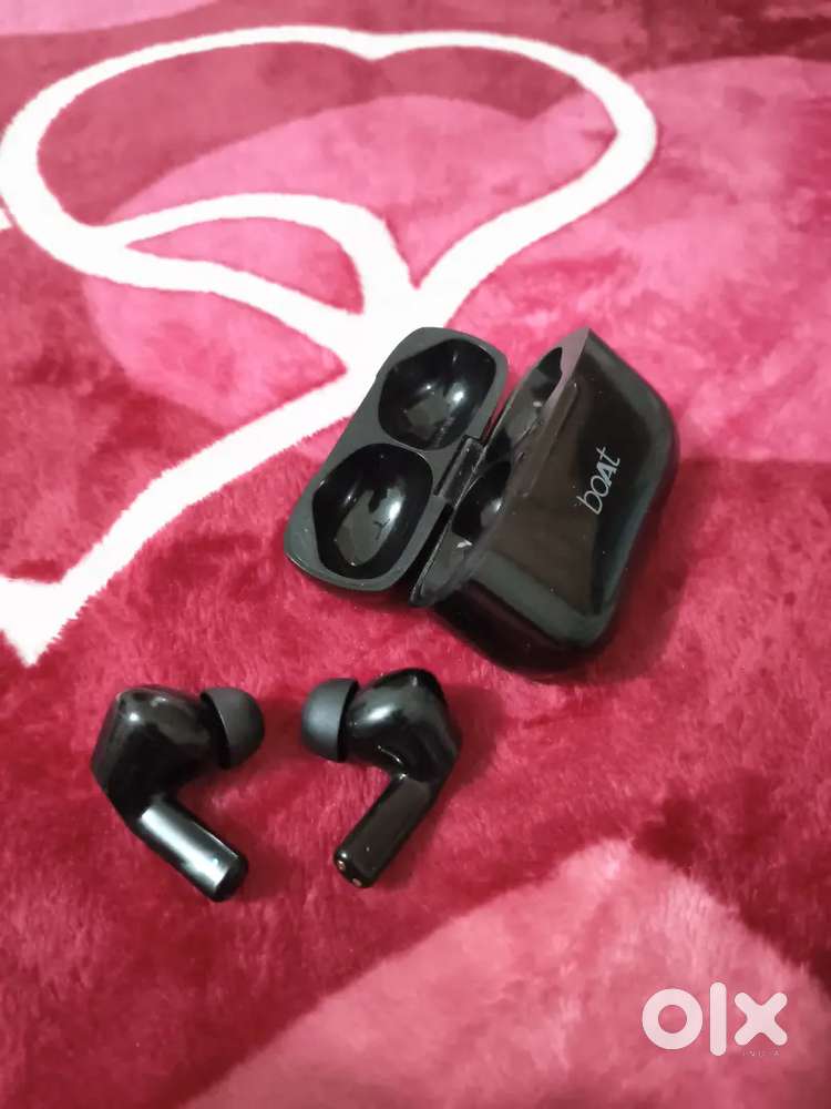 Best new condition earbuds with box