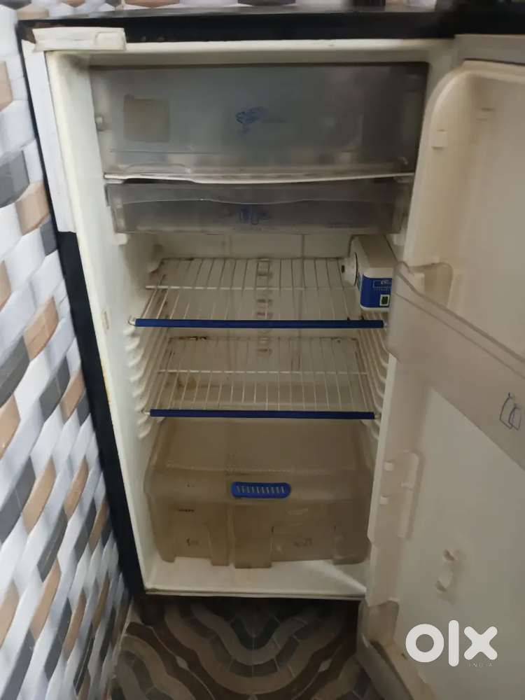 WHIRLPOOL FRIDGE