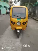 Electric auto rickshaw