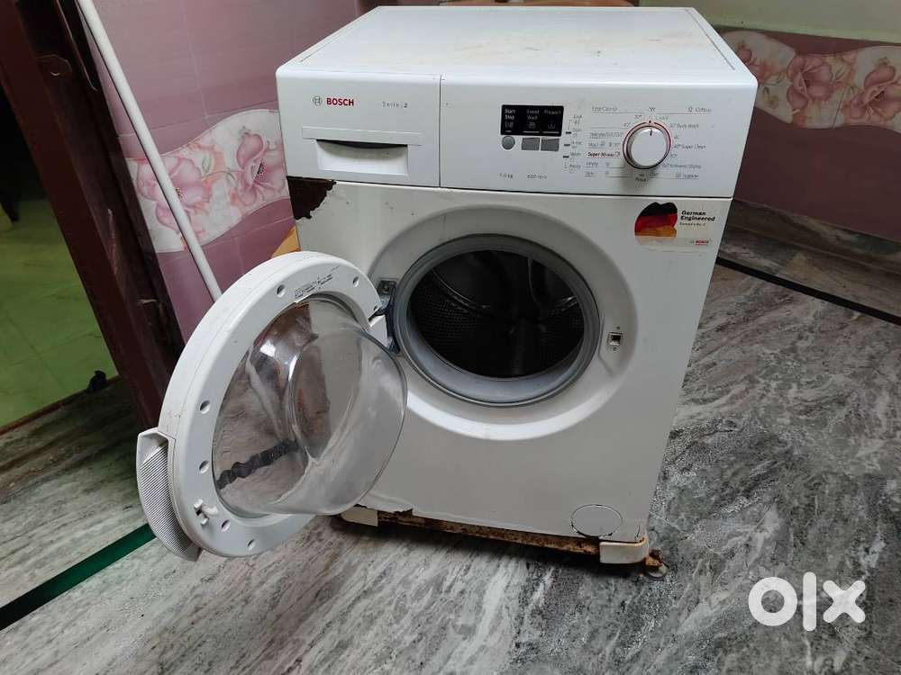 BOSCH: FRONT LOAD WASHING MACHINE 6.0 KG - Around 5.5 Years Old