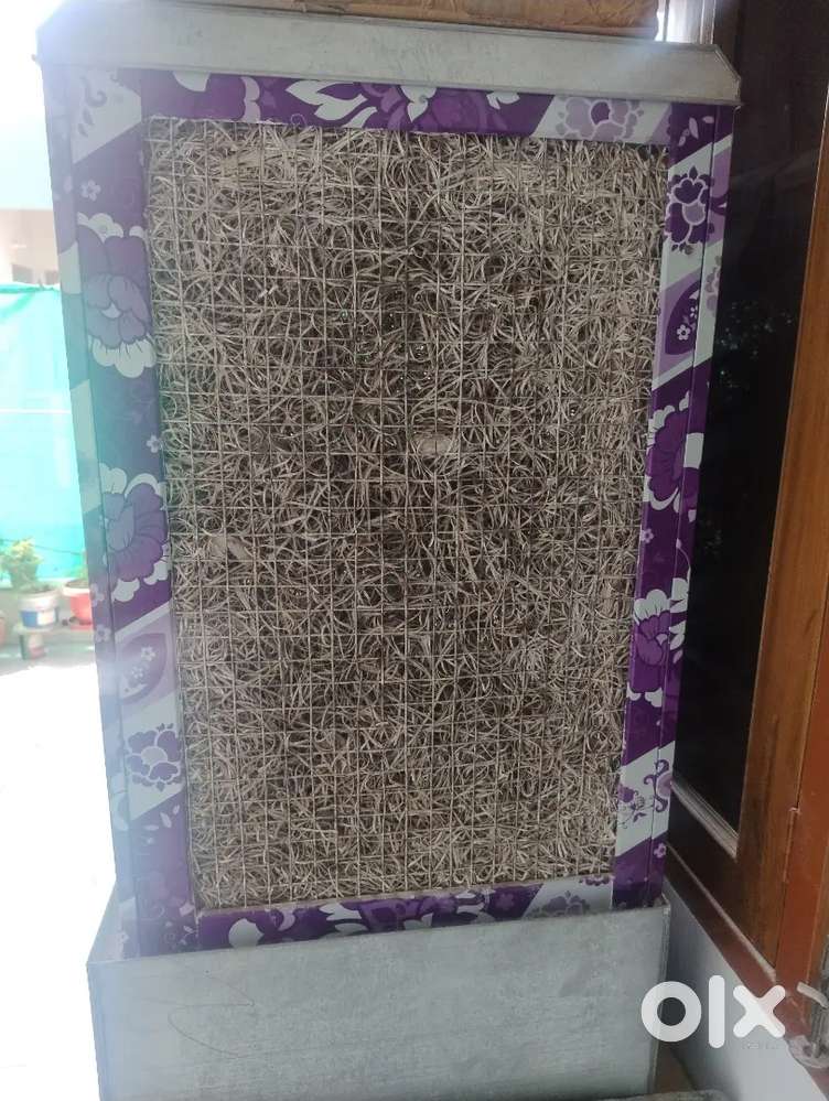 Cooler with exaust fan