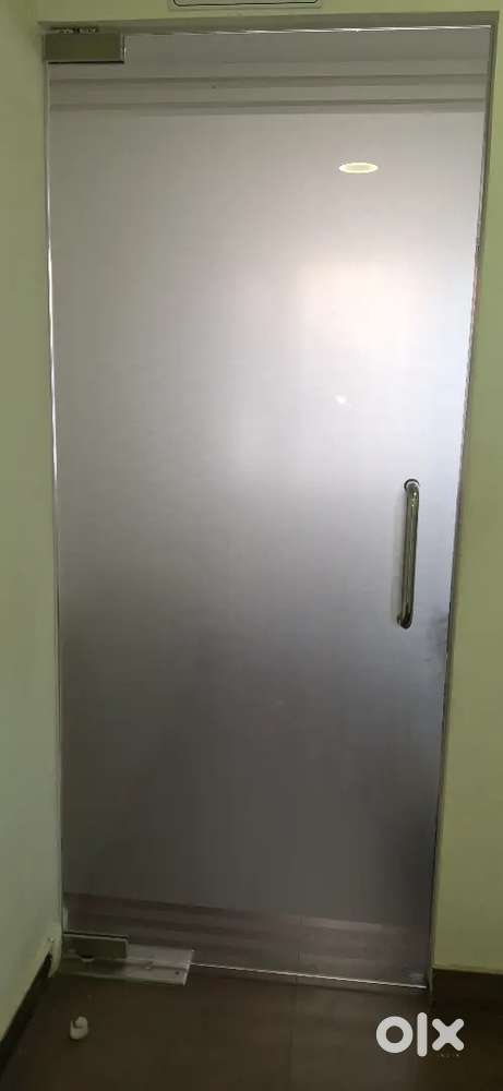Frameless toughened glass doors