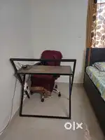 Foldable office/laptop table