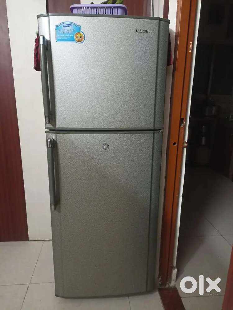 SAMSUNG DOUBLE DOOR FRIDGE