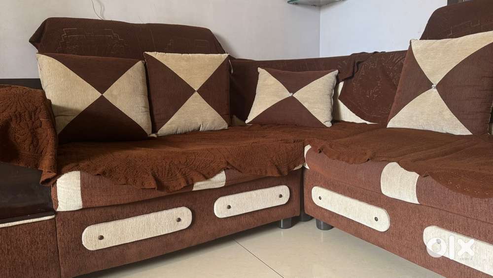 6 seater L shape sofa in good condition