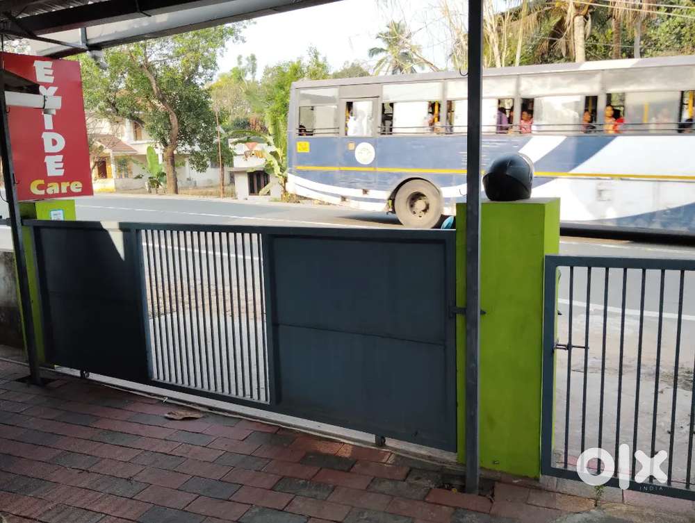 For rent, office space with 1 room apartment on the first floor