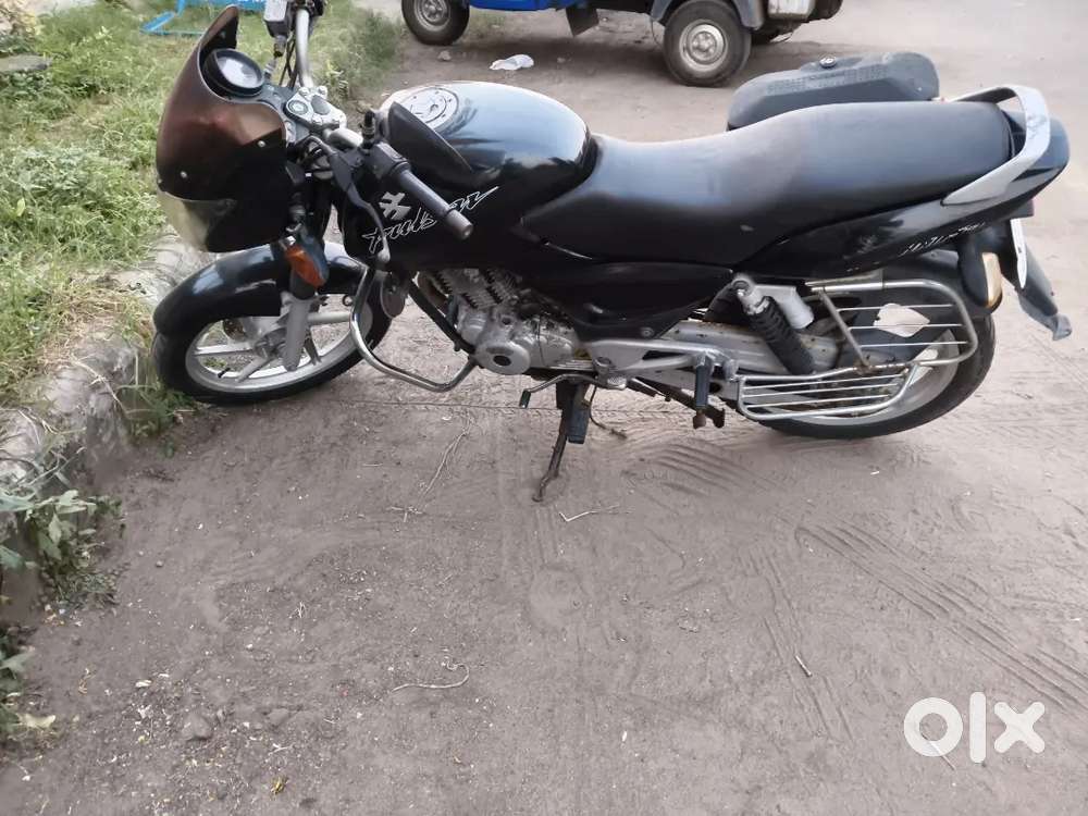 Pulsar 150 cc for sale . Running ok. 1st owner. Have RC documents MH